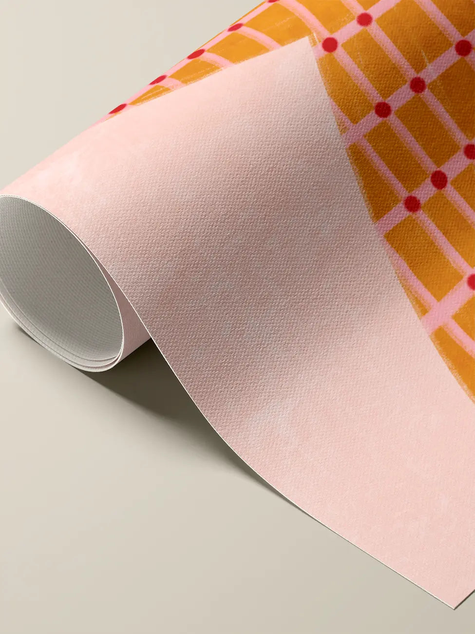 Жената с карираната рокля